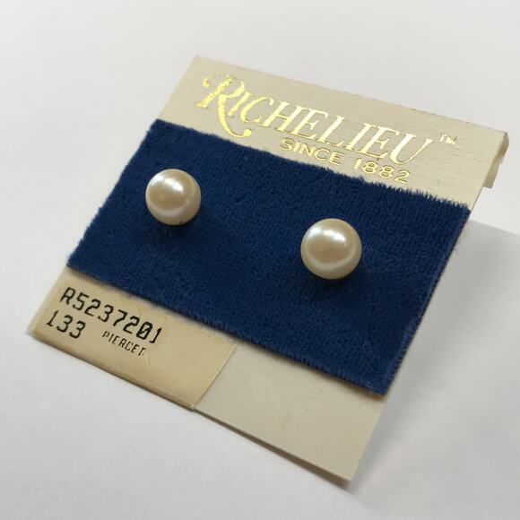 Vintage Deadstock New Richelieu White Cream Faux Pearl 7.7mm Stud Earrings - Picture 4 of 7